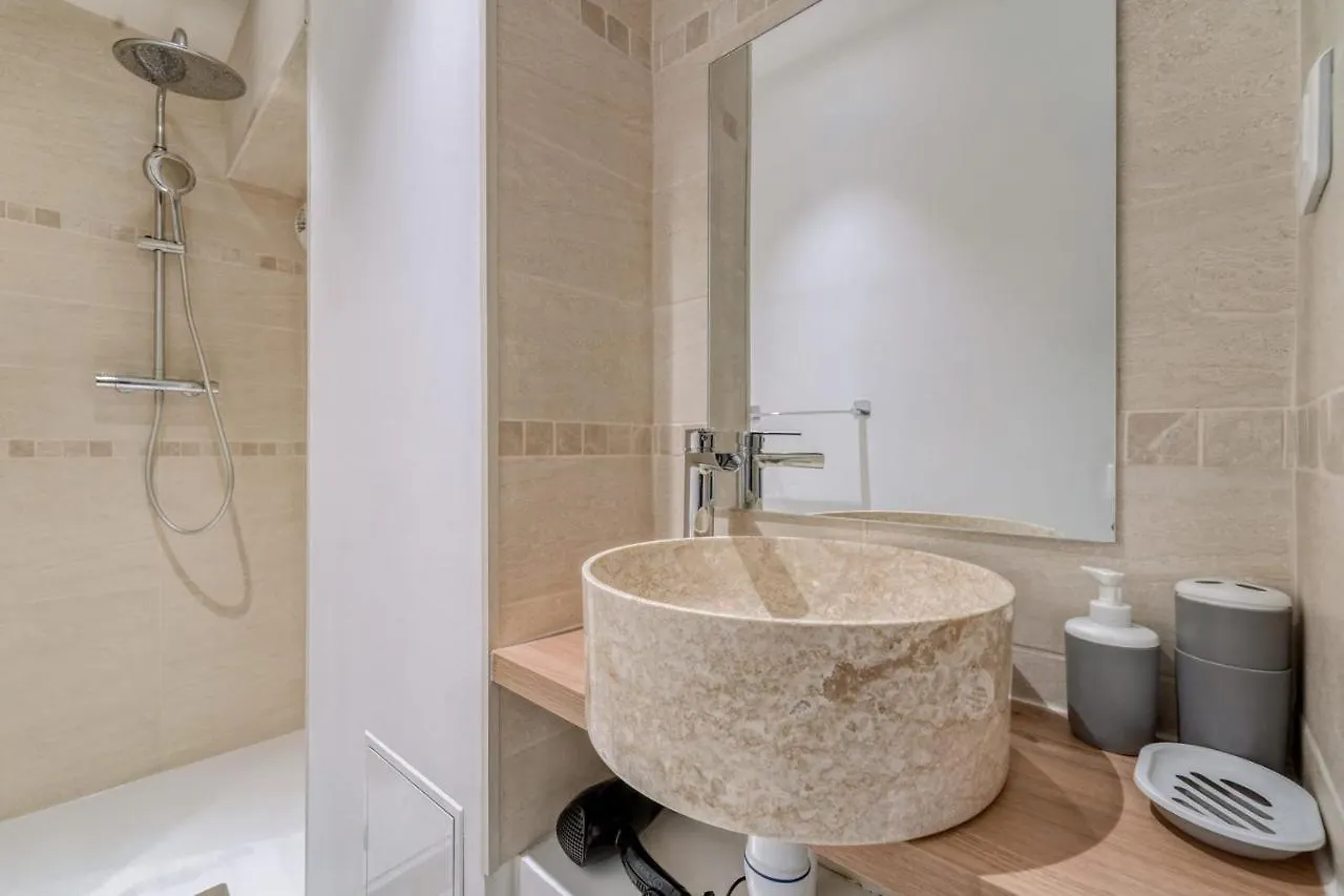 Beautiful Apartement With 2 Bedrooms In Paris Centre